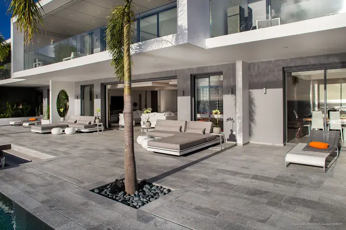 Axel Rocks - Exterior