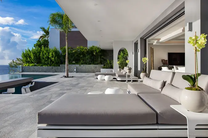 Axel Rocks - Exterior