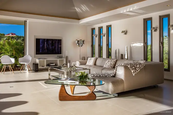 Legends B - Interior