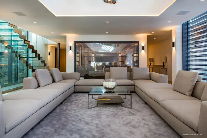 Neo - Interior