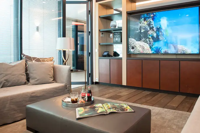 Neo - Interior