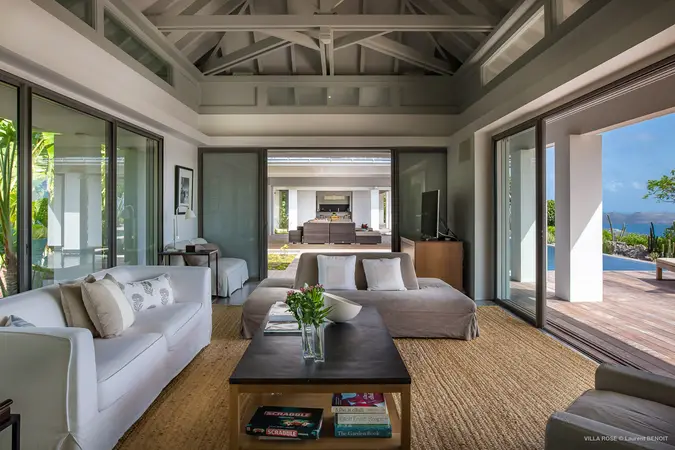 Rose - Interior