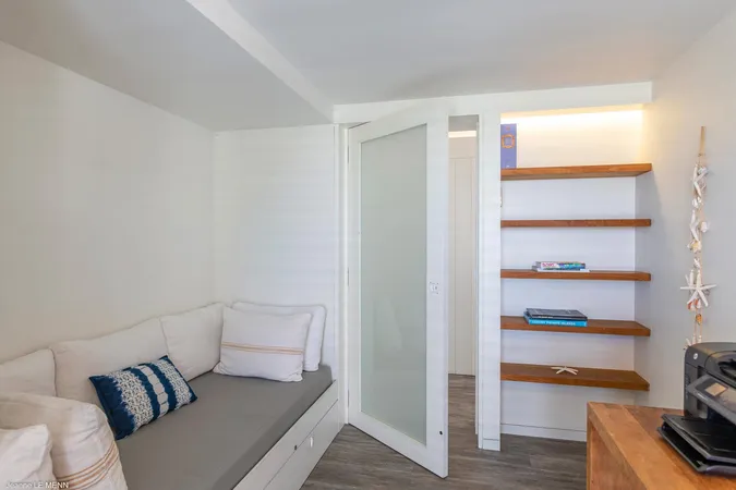 Aliza - Interior