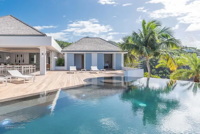 Coco - Exterior