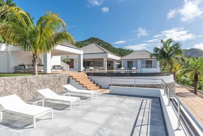 Coco - Exterior