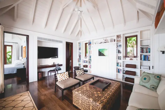 Ella - Interior