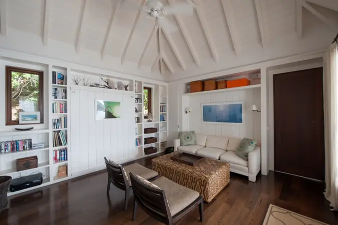Ella - Interior