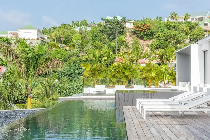 Golden Palm - Exterior